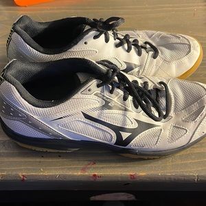 Mizuno Women’s Volleyball Shoes - 8.5
